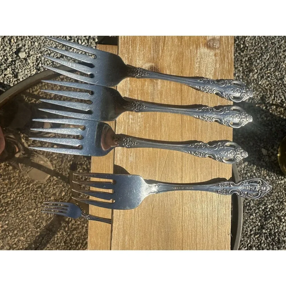 4 ONEIDA Renoir-Pembrooke Stainless Sss 1991 Floral Pierced Salad‎ Forks USA
